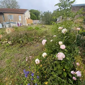 Logis Des Pivoines Hébergement de vacances Trezelles